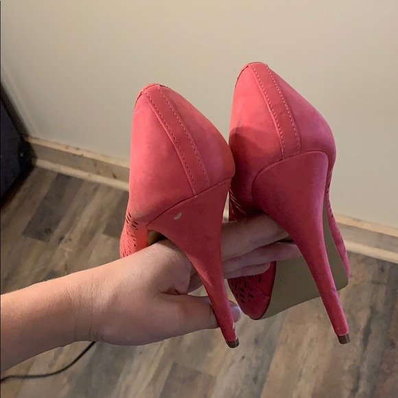 High Heels - Picture 4 of 4